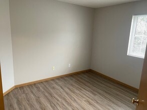 9073 Scarlet Globe Dr in Eden Prairie, MN - Building Photo - Building Photo