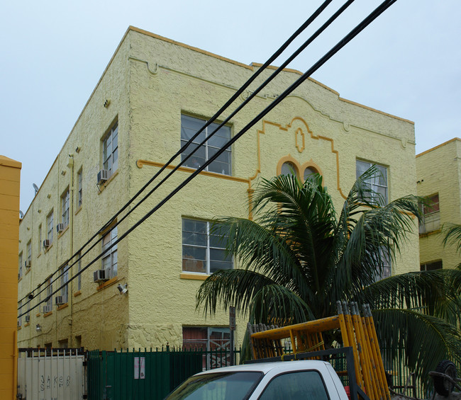 827 SW 18th Ave in Miami, FL - Building Photo - Building Photo