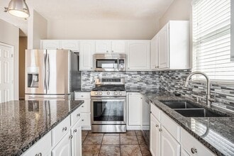 13705 S 28th Cir in Bellevue, NE - Building Photo - Building Photo