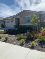 32476 Bullard St in Menifee, CA - Building Photo