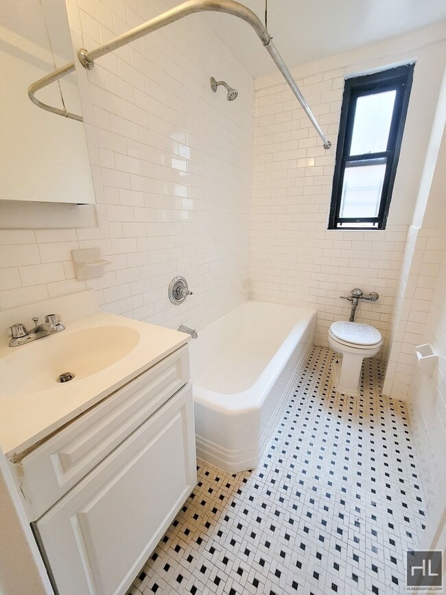 930 Grand Concourse in Bronx, NY - Building Photo - Building Photo