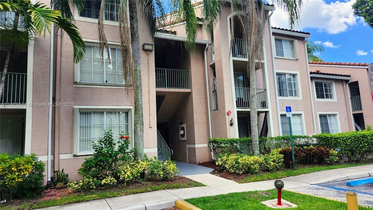 12166 St.Andrews Pl in Miramar, FL - Building Photo