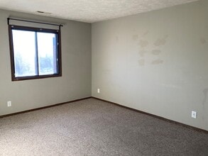 643 Kennedy Dr, Unit 1 in Grand Island, NE - Foto de edificio - Building Photo