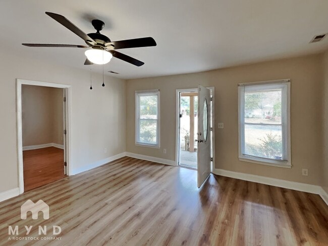 2632 Shamrock Dr in Charlotte, NC - Foto de edificio - Building Photo