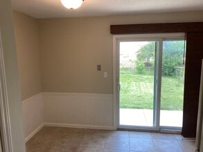 1406 E Willow Dr in Olathe, KS - Building Photo - Building Photo