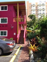 152 SW 9th St in Miami, FL - Foto de edificio - Building Photo