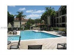 833 Riverside Dr in Coral Springs, FL - Building Photo - Building Photo