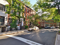 151 West 10th Street in New York, NY - Foto de edificio - Building Photo