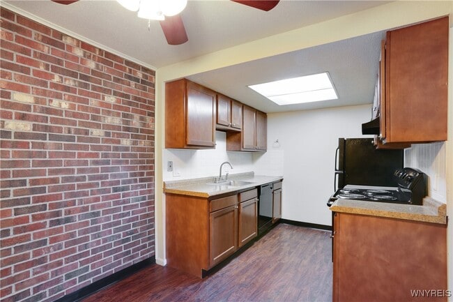 8 Chestnut Ridge Ln in Buffalo, NY - Building Photo - Building Photo