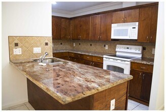 1061 Goldenrod Rd in Wellington, FL - Building Photo - Building Photo