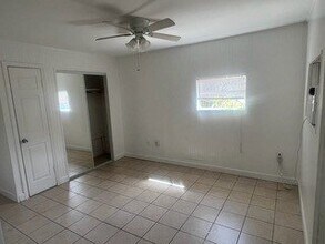 2005-2011 Bayshore Rd, Unit 2005 B in Palmetto, FL - Foto de edificio - Building Photo