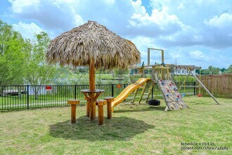 615 29th St in Dickinson, TX - Building Photo - Building Photo