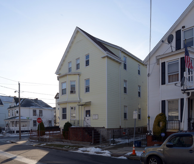 347 Orchard St in New Bedford, MA - Building Photo - Building Photo