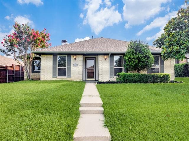 property at 2513 Lawnview Dr