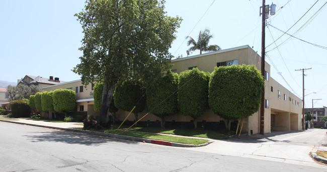 Cedar Breeze in Burbank, CA - Building Photo - Building Photo