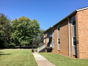 Pine Forest Apartments in Cleveland, TN - Building Photo - Building Photo