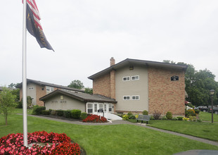 Heatherwood House at Ronkonkoma in Lake Ronkonkoma, NY - Foto de edificio - Building Photo