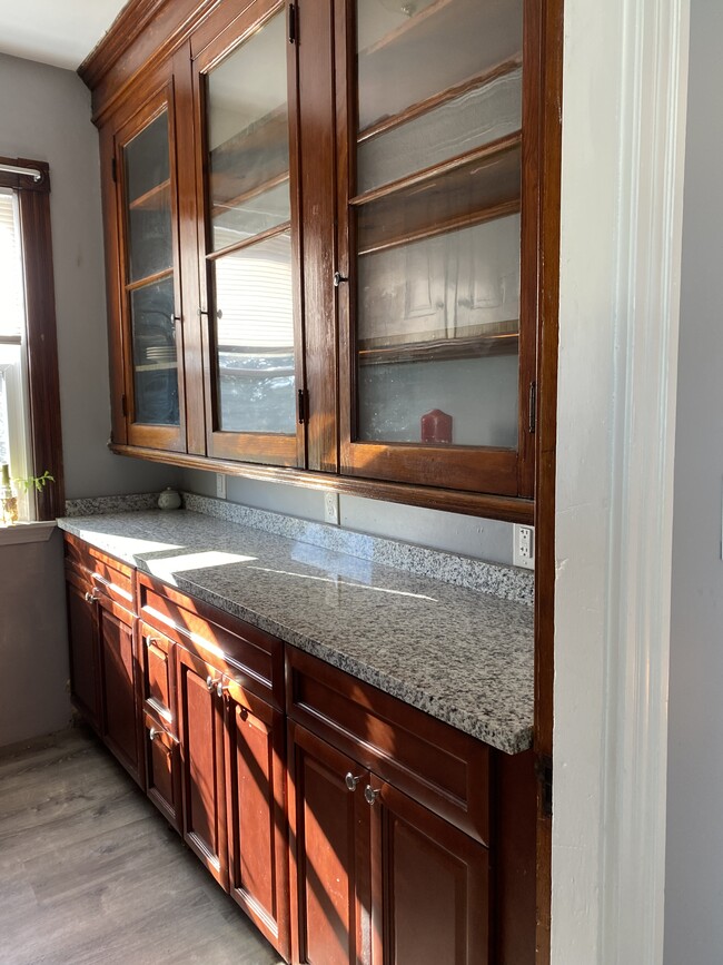 294 Douglas Ave, Unit 2 in Providence, RI - Foto de edificio - Building Photo