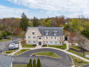 Liberty Landing in Lake Ronkonkoma, NY - Foto de edificio - Building Photo