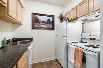 Crossroads in Metairie, LA - Foto de edificio - Building Photo