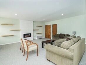 60 Grove St in Glenwood Landing, NY - Building Photo - Building Photo