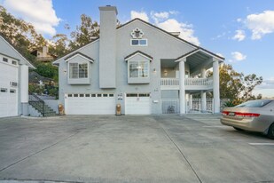571 Tilling Way in El Cajon, CA - Building Photo
