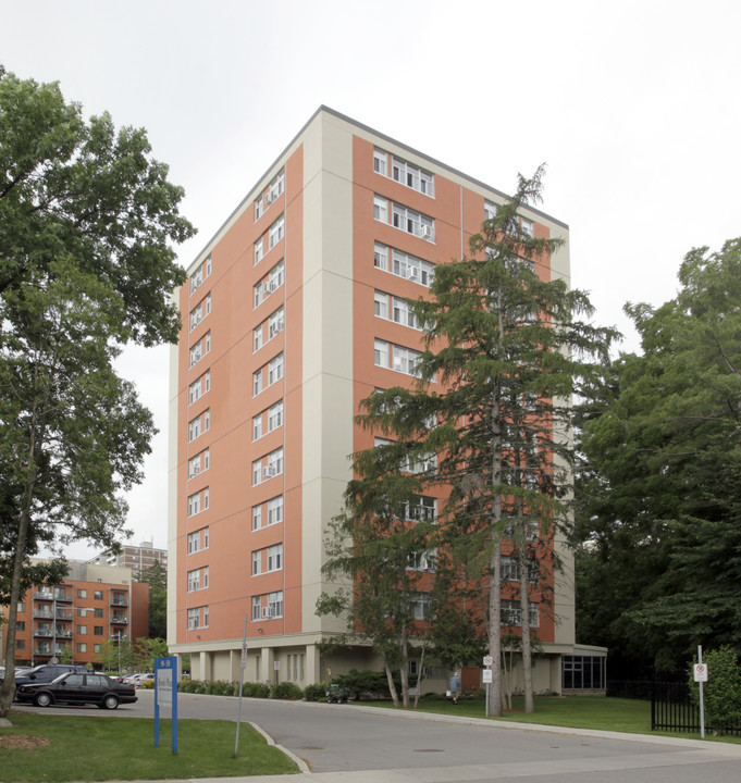 Bonnie Place I & II in Burlington, ON - Building Photo