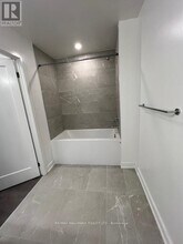 705 Davis Dr in Newmarket, ON - Building Photo - Building Photo