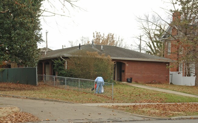 1625 6th Ave in Huntington, WV - Foto de edificio - Building Photo