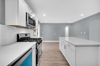 8011 Monaldi Dr in Munster, IN - Building Photo - Building Photo