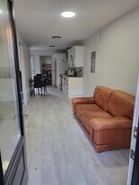 3686 De Bullion Rue in Montréal, QC - Building Photo