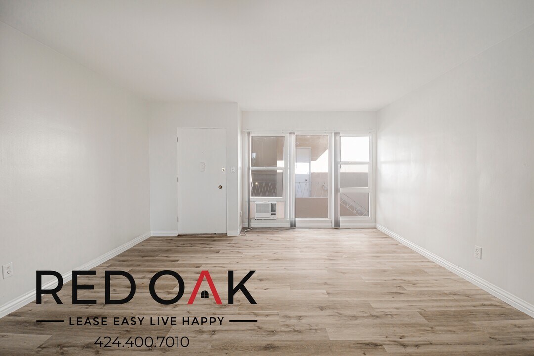 1327 Laurel Ave in West Hollywood, CA - Building Photo