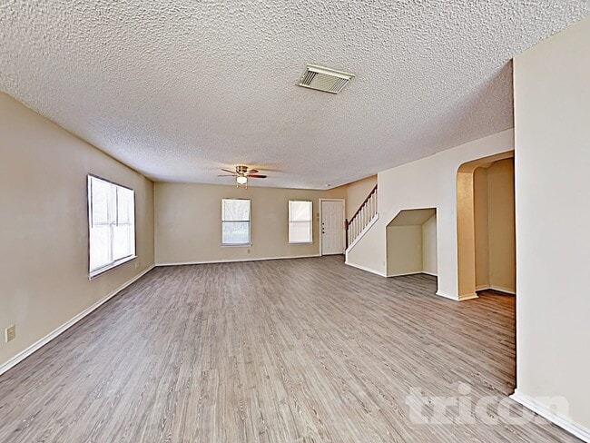 8015 Chestnut Barr Dr in Converse, TX - Building Photo - Building Photo