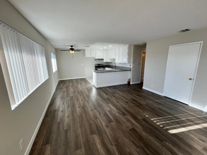 623 E Cedar Ave in Burbank, CA - Building Photo - Building Photo