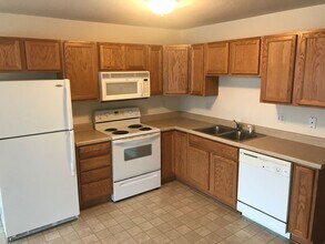 2321 Aspen Rd in Ames, IA - Building Photo - Building Photo