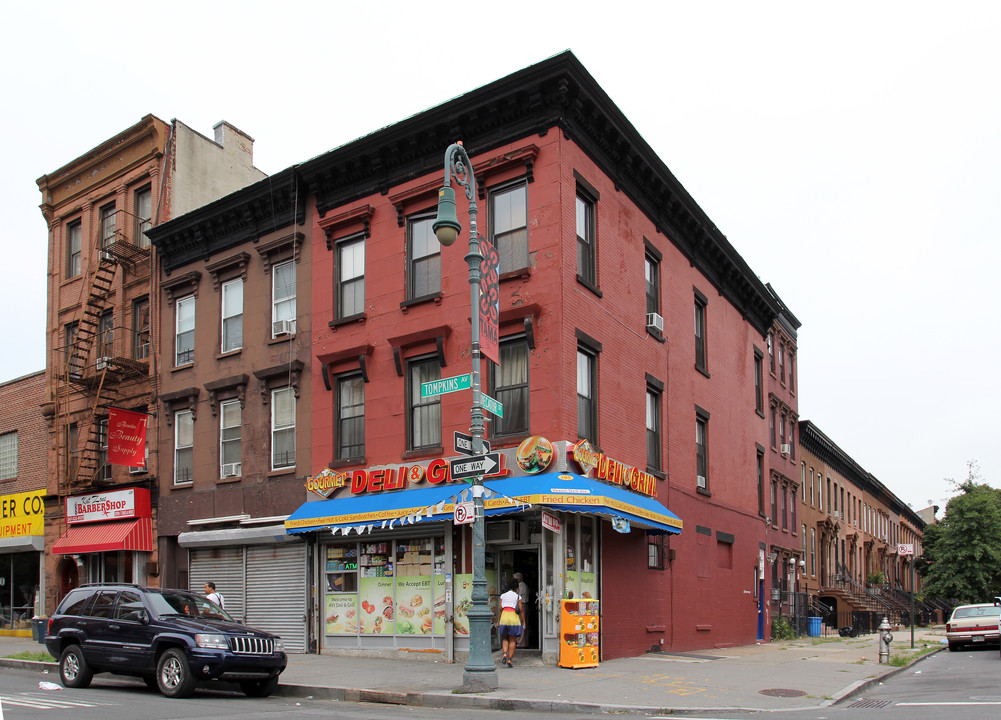 491 Tompkins Ave in Brooklyn, NY - Building Photo