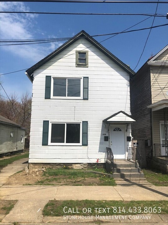 438 E 11th St in Erie, PA - Building Photo