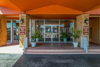 Redington Reef in North Redington Beach, FL - Foto de edificio - Building Photo