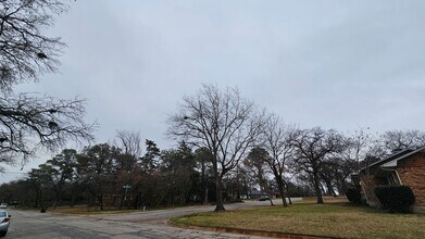 2115 Glenwood Ln in Denton, TX - Building Photo - Building Photo