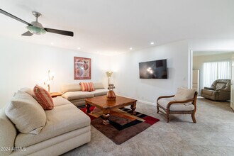 8129 E Del Laton Dr in Scottsdale, AZ - Building Photo - Building Photo