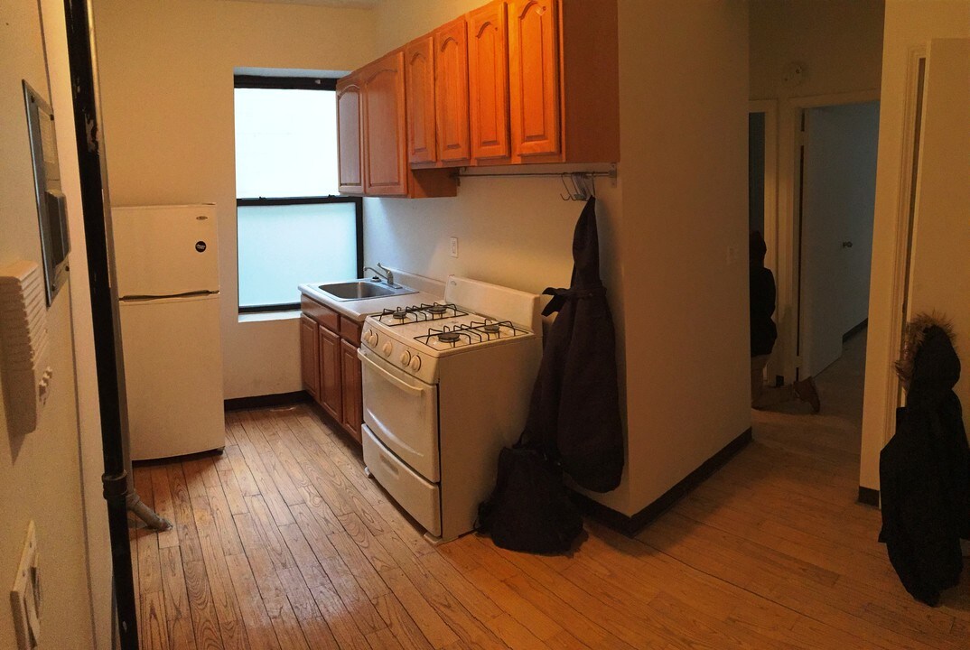 321 E 14th St in New York, NY - Building Photo