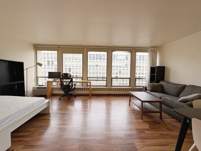 1450 E 55th Pl in Chicago, IL - Building Photo - Building Photo