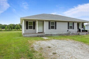 138 Lain Mark Dr in Hubert, NC - Building Photo