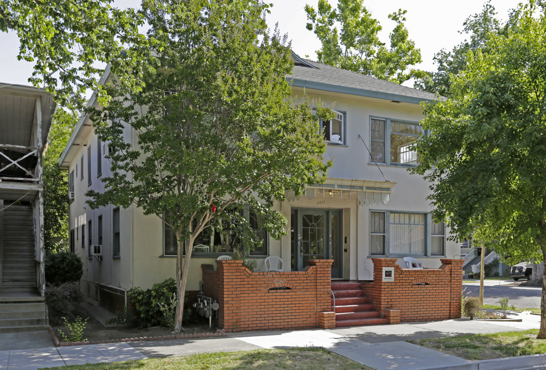 2531 P St in Sacramento, CA - Building Photo