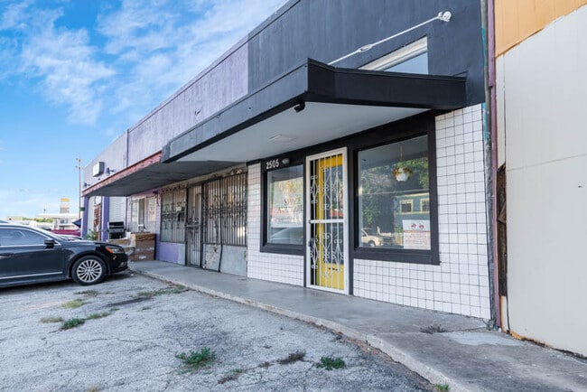 2505 S Presa St in San Antonio, TX - Building Photo - Building Photo