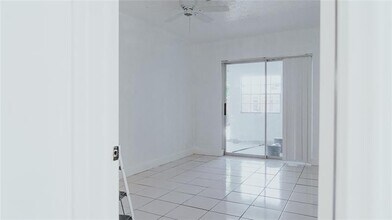 6320 SW 10th Ct in North Lauderdale, FL - Building Photo - Building Photo