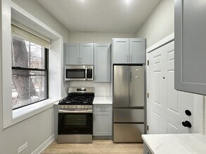 442 W Belden Ave, Unit J01W in Chicago, IL - Building Photo - Building Photo