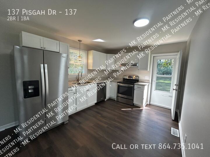 137 Pisgah Dr in Spartanburg, SC - Foto de edificio