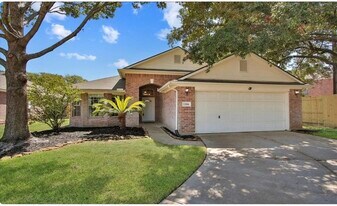 12006 Cyprus Field in Houston, TX - Building Photo