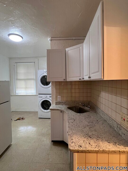 4 Adella Pl in Boston, MA - Building Photo